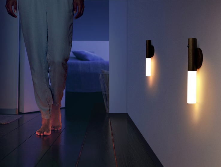 Wireless Motion Sensor LED Night Light – Magnetic USB Rechargeable Wood Lamp